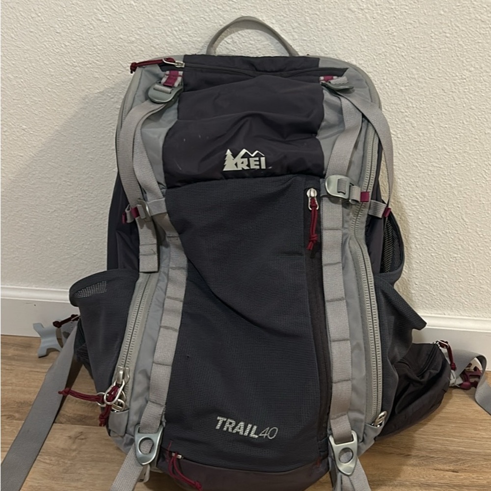 REI Trail 40 Women’s Trail Backpack-small